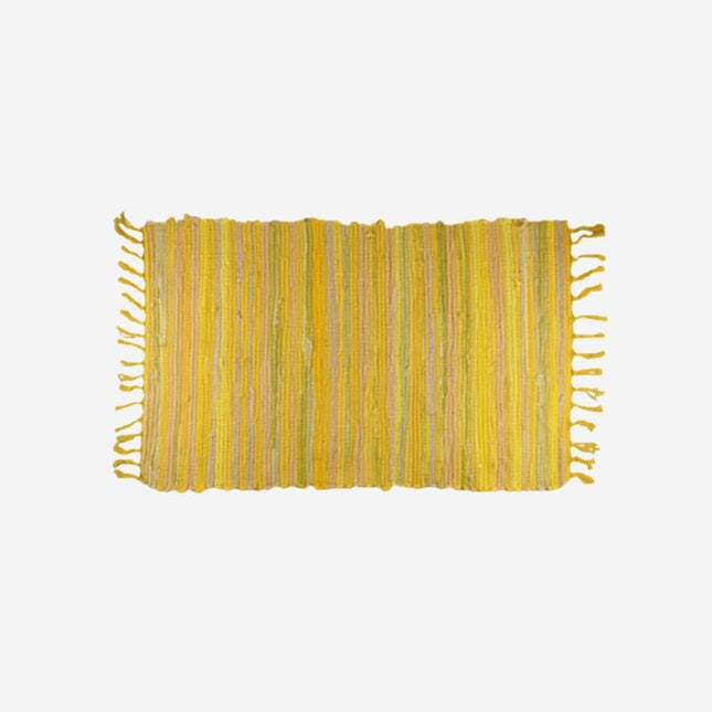 Färgglad vävd trasmatta med fransar