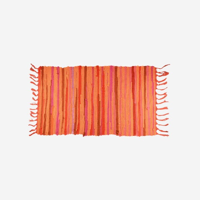 Färgglad vävd trasmatta med fransar