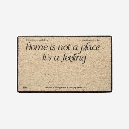 Dörrmatta med text 'Home is a feeling'