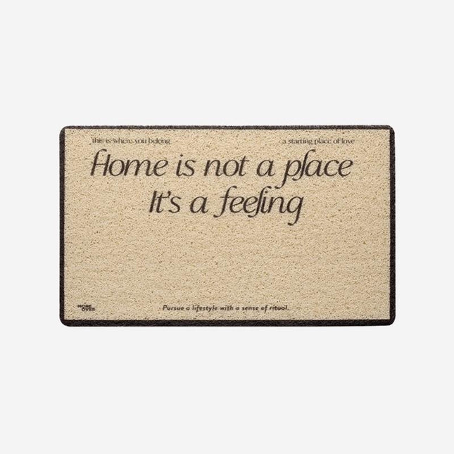 Dörrmatta med text 'Home is a feeling'