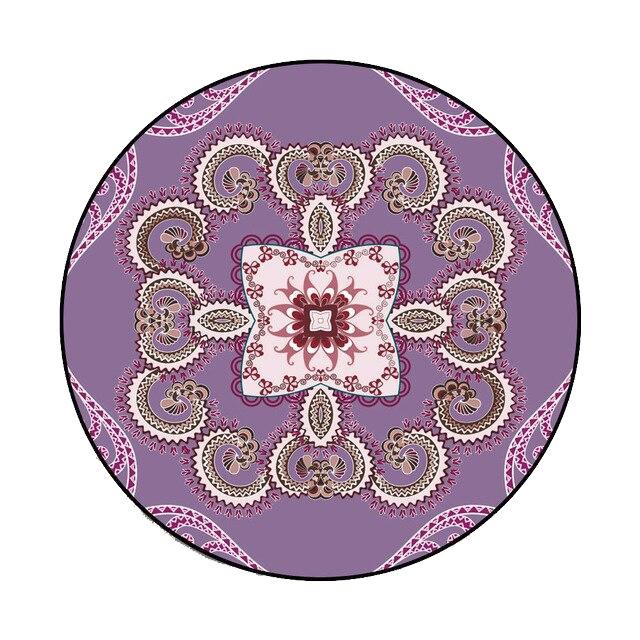 Stor rund lila matta med mönster