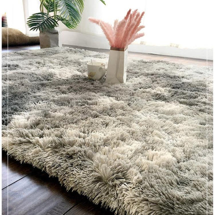 Mjuk och fluffig ljusgrå shaggymatta