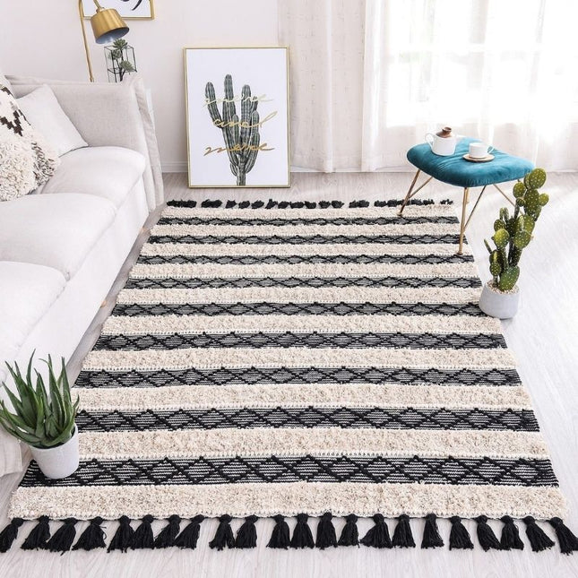 Randig berbermatta i svart och naturvitt