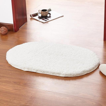Fluffig vit oval badrumsmatta