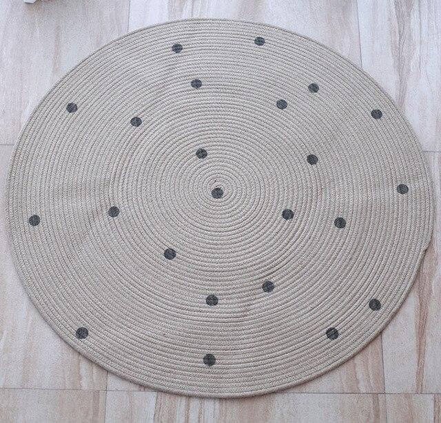 Rund prickig jutematta för barnrum