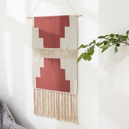 Röd väggbonad i bohemisk stil