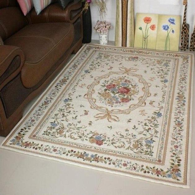 Persisk matta med vackert blommönster