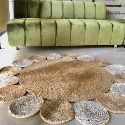 Blomformad jutematta i naturfärger