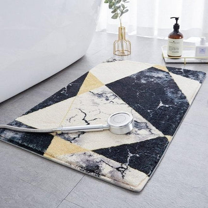 Badrumsmatta med geometrisk marmordesign