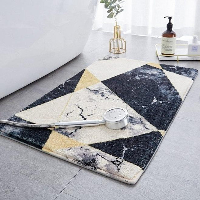 Badrumsmatta med geometrisk marmordesign